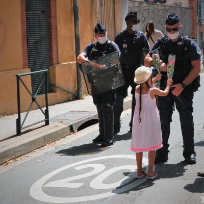 Maintien de l'ordre ou de l'absurde 01