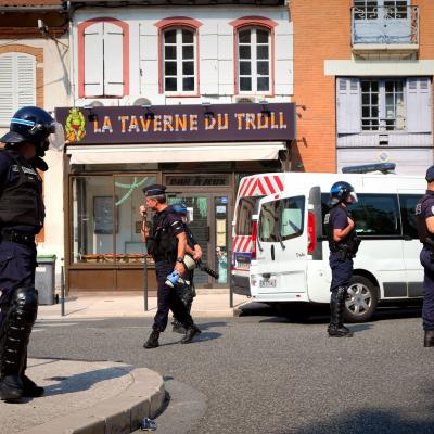 Maintien de l'ordre ou de l'absurde 09